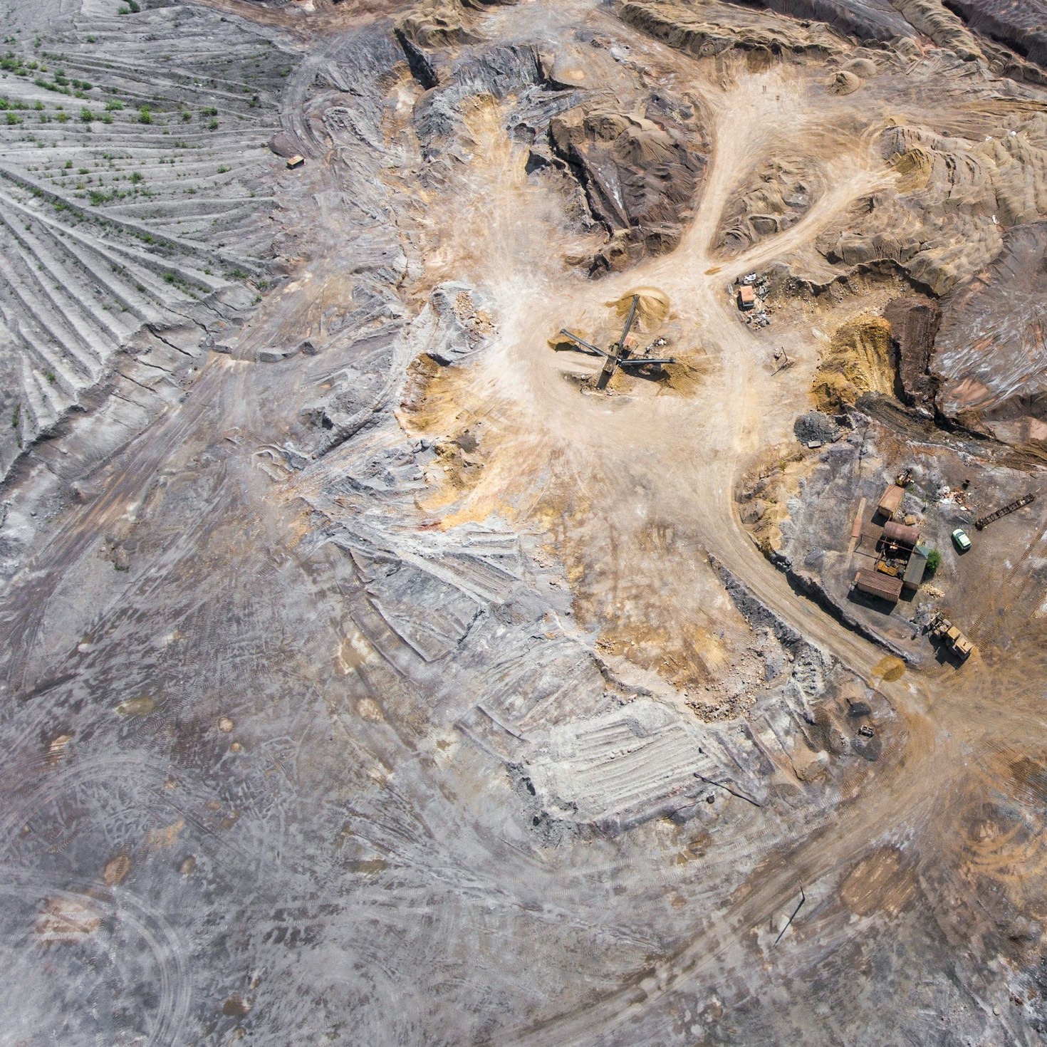 Exploring the Lifecycle of a Mining Project